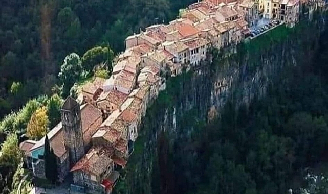 CASTELİFOLLİT DE LA ROCA, İSPANYA