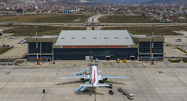 Hakkari'de Yolcu Uçağı Pistten Çıktı! Bakan Uraloğlu Son Durumu Açıkladı.