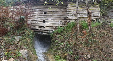İki asırlık su değirmeni halen hizmet veriyor