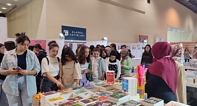 7’nci Kayseri Kitap Fuarı’na Öğrencilerden Yoğun İlgi