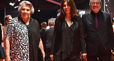 Altın Portakal'ın kırmızı halısında yıldız yağmuru