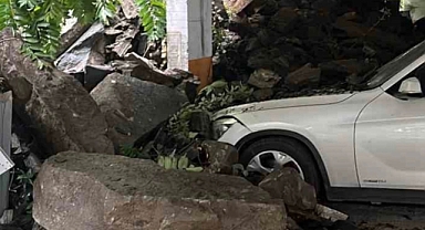 Artvin'de etkili sağanak; heyelanda 6 araç hasar gördü