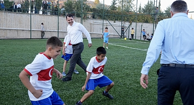 Bakan Kurum'dan Adıyaman'a Söz Verilen Halı Saha Açıldı