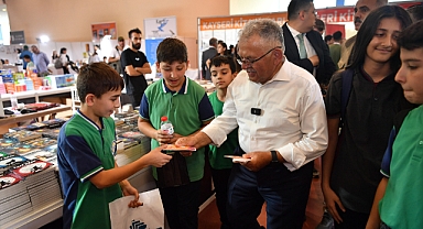 Başkan Büyükkılıç, 7. Kayseri Kitap Fuarı'nda Kitapseverlerle Buluştu