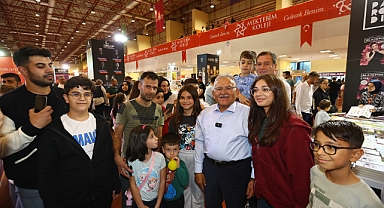 Başkan Büyükkılıç, 7. Kayseri Kitap Fuarı'nda Yazarlarla Buluştu