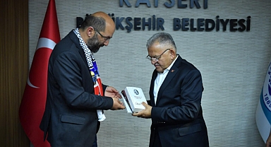 Başkan Büyükkılıç, Kayseri Filistin ile Dayanışma Platformu Üyelerini Ağırladı