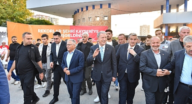 Başkan Büyükkılıç, Kitap Fuarı’nda Hulusi Akar’ın Söyleşisine Katıldı