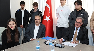 Başkan Özdoğan'dan Başarılı YKS Öğrencilerine Altın Hediyesi