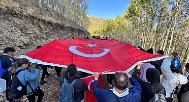 Başkan Özdoğan, Ortaseki Ormanları’nda Cumhuriyet Yürüyüşüne Katıldı