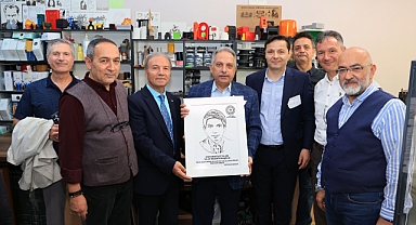 Başkan Yalçın, Okul Arkadaşlarıyla Buluşarak Geçmişi Yad Etti