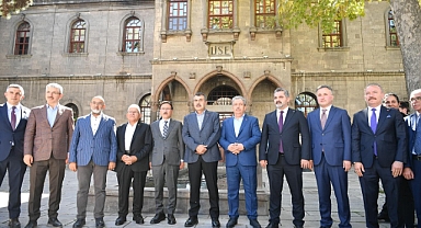 Büyükkılıç ve Bakan Tekin, Kayseri Lisesi Öğretmenleri ile Bir Araya Geldi