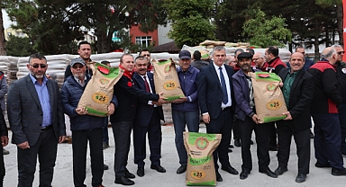 Büyükşehir Belediyesi’nden Doğal Afet Mağduru 1000 Çiftçiye 250 Ton Tohum Desteği