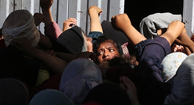 Gazze’de Hayatta Kalma Mücadelesi: Fırın Önünde Ekmek Kuyruğu