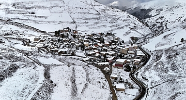 Karadeniz’de kar yağdı, yaylacılar dönüşe geçti