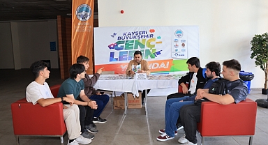 Kayseri Büyükşehir Belediyesi,Şehre Yeni Gelen Öğrencilere Ücretsiz Danışmanlık Hizmeti Sunuyor