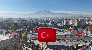 Kayseri'de 29 Ekim Cumhuriyet Bayramı Coşkuyla Kutlandı