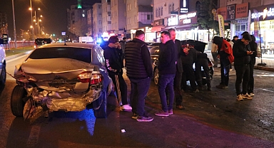 Kayseri'de 3 araca çarpan otomobil yandı: 4 yaralı