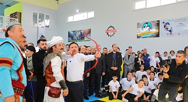 Kayseri'de 44. ERVA Spor Okulu Açıldı: Vali Gökmen Çiçek, 'Türk Gençliğinin Milli Şuuru Türkiye’yi Daima Ayakta Tutacaktır'