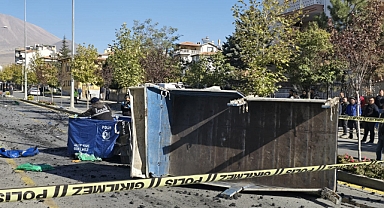 Kayseri'de kamyon otomobile çarptı: 1 ölü, 6 yaralı