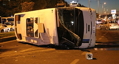 Kayseri'de otomobil ile midibüs çarpıştı, 2 sürücü yaralandı
