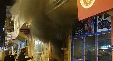 Kayseri'de Pet Shop Yangını: Kuşlar ve Balıklar Telef Oldu, İş Yeri Sahibi Yaralandı