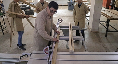 Kayseri Millet Bahçesi'nin Salıncaklarını Meslek Liseli Öğrenciler Üretti