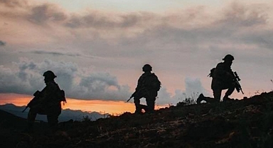 MSB: Irak’ın kuzeyindeki barınma alanlarından kaçan 3 PKK'lı terörist, Habur'daki hudut karakolumuza teslim oldu.