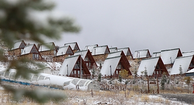 Sivas'ta Yıldız Dağı'na kar yağdı