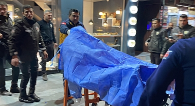 Sokakta tartıştığı husumetlisini bıçakladı