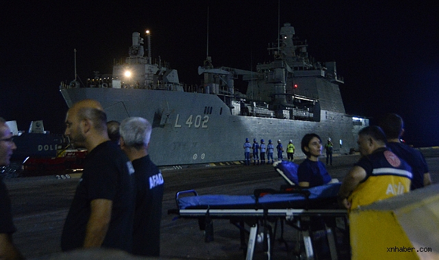 Türk vatandaşlarını taşıyan TCG Bayraktar, Mersin Limanı'na ulaştı