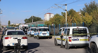 Yük treni çarptı; olay yerinde öldü
