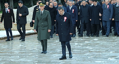 Bakan Tekin, öğretmenlerle Anıtkabir'i ziyaret etti