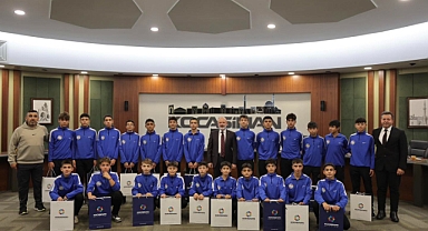 Başkan Çolakbayrakdar, U14 Ligi'nde Kayseri İkincisi Olan Kocasinan Belediyesi Spor Kulübü Futbol Takımı'nı Ağırladı