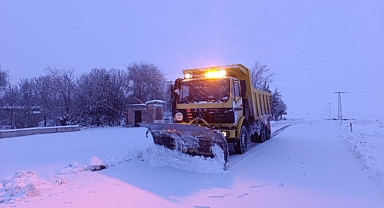 Büyükşehir Ekiplerinden Karla Mücadelede Büyük Başarı: 257 Mahalle Yolu Ulaşıma Açıldı