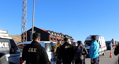 Erciyes Dağı'nda Mahsur Kalan Amatör Dağcı Ekipler Tarafından Kurtarıldı