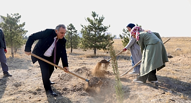 Erciyes Üniversitesi'nde 11 Kasım Milli Ağaçlandırma Günü Coşkuyla Kutlandı