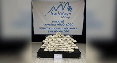 Hakkari'de, otomobilde yapılan aramada 92 kilogram metamfetamin ele geçirildi