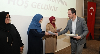 Kayseri Büyükşehir Belediyesi Anne Akademisi’nde Eğitim Tamamlandı: 30 Anne Sertifikalarını Aldı