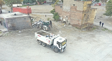 Kayseri Büyükşehir’den Tavukçu Mahallesi’nde Kapsamlı Temizlik ve Düzenleme