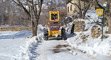 Kayseri Büyükşehir, Karla Mücadelede Hız Kesmeden Çalışıyor