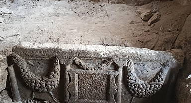 Kayseri'de Tarihi Eser Kaçakçılığı Operasyonu: 1800 Yıllık El Yazmaları ve Roma Dönemine Ait Lahit Ele Geçirildi