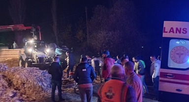 Kazaya Müdahale Eden Polislere TIR Çarptı: 1 Şehit, 1 Polis Ağır Yaralı