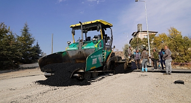 Kazım Karabekir Mahallesi'nde Ulaşım Konforu Artıyor: Melikgazi Belediyesi 1.5 Kilometrelik Asfaltlama Çalışmasını Başlattı