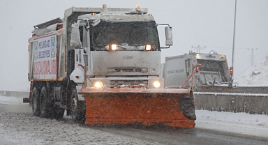 Melikgazi Belediyesi Karla Mücadeleye Hızlı Başladı: Ekipler Sahada!