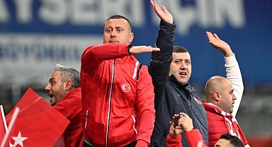 Milliyetçi Hareket Partisi Kayseri Milletvekili Baki Ersoy, Türkiye-Galler Maçını Kapalı Kale Taraftarlarıyla Birlikte Tribünde İzledi