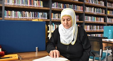 61 Yaşındaki Şaziye Teyze, Hayalini Kütüphanede Gerçekleştirdi!