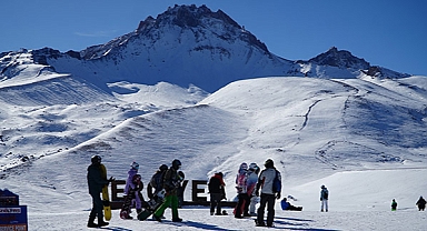 Erciyes’te Sezon Rekoru: İlk Hafta Sonunda 32 Bin Ziyaretçi!