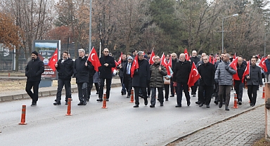 ERÜ, 17 Aralık Şehitlerini Anarak Teröre Geçit Vermeyeceğini Bir Kez Daha Vurguladı