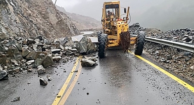 Heyelan Nedeniyle Kapanan Kapuzbaşı Yolu Ekiplerin Özverili Çalışmasıyla Açıldı