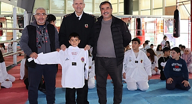 Jandarma Komutan Yardımcısı Selahattin Zobalı, Kocasinan Jandarma ERVA Spor Okulu’nu Ziyaret Etti